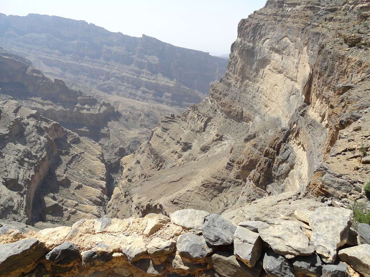 جبال الحجر — Balcony Walk, Jebel Shams, Oman (36729358660).jpg