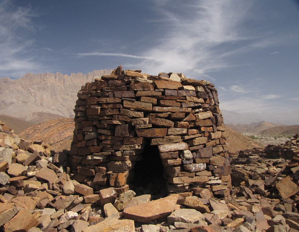 المواقع الأثرية في بات والخطم والعين — World Heritage Grave Al Ayn Oman.JPG
