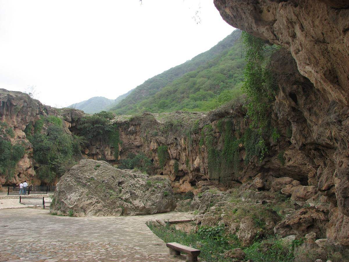 جبال ظفار — Ayn Jarziz - panoramio.jpg