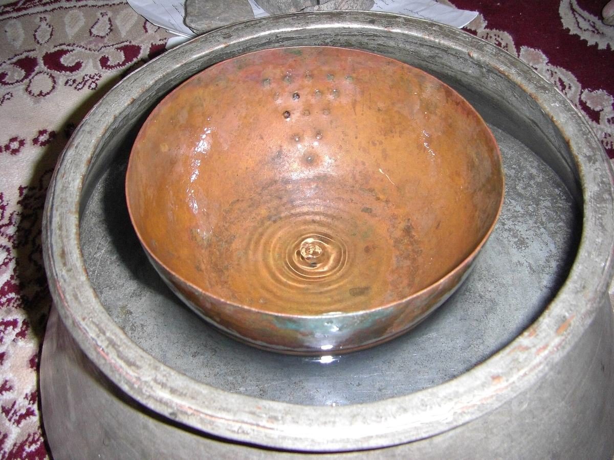 حديقة فلج دارس — Ancient water clock used in qanat of gonabad 2500 years ago.JPG