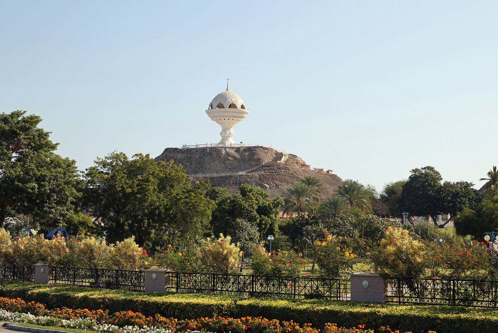 حديقة الريام العامة — Riyam Park with incense burner Mabkhara (47954080007).jpg