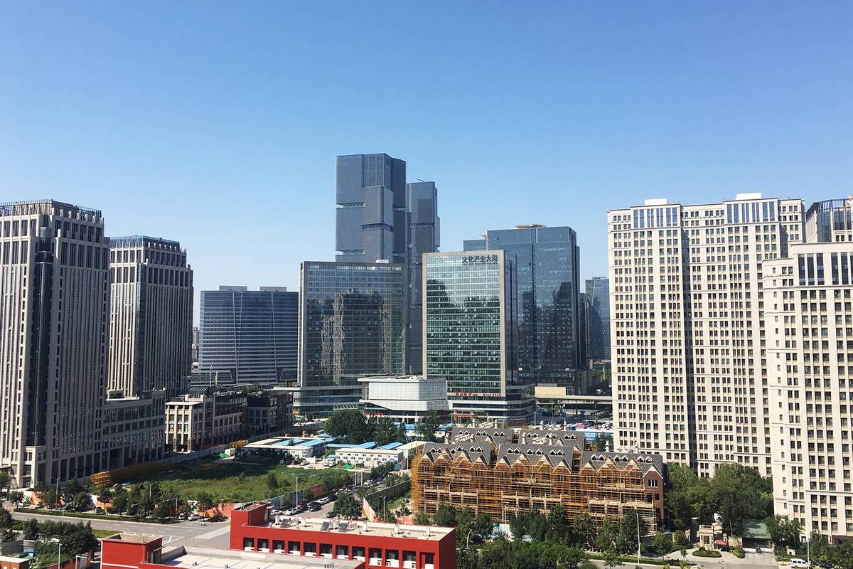 منتزه هيما — Commercial area in Zhengdong New Area.jpg