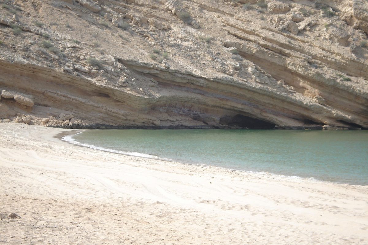 منتزه قنتب — Qantab Beach and rock formation.JPG