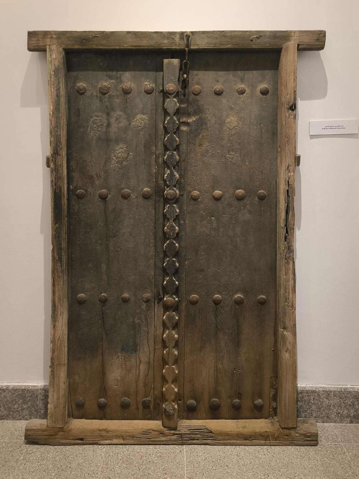 المتحف العماني الفرنسي — Original traditional Omani door.jpg