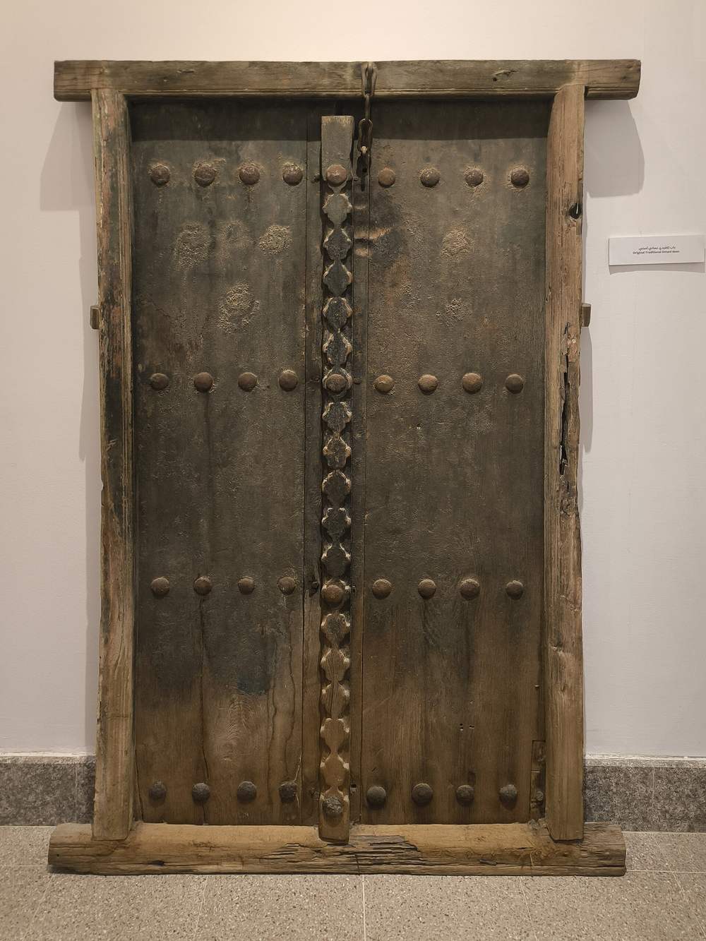 المتحف العماني الفرنسي — Original traditional Omani door.jpg