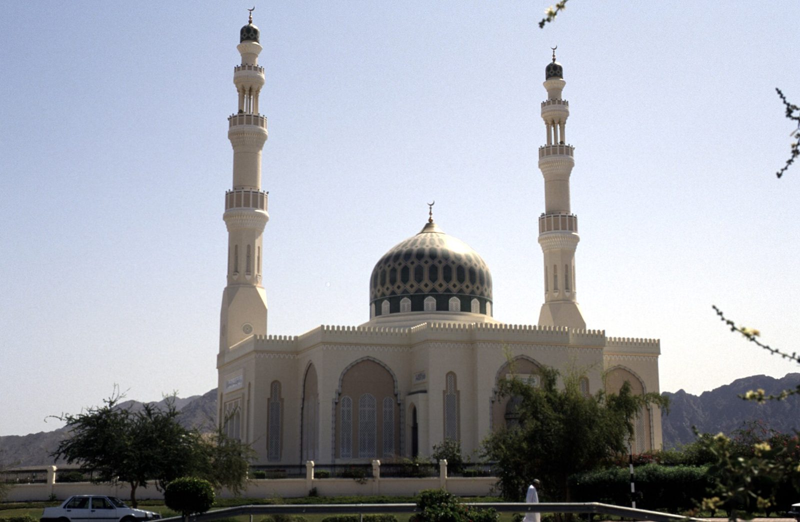 جامع السلطان قابوس بالبريمي — Dunst Oman scan0542.jpg