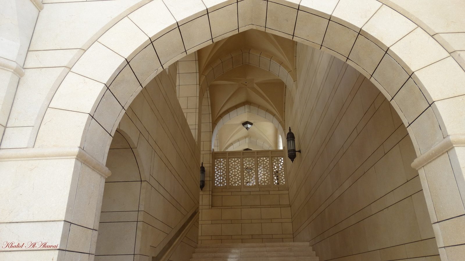 جامع السلطان قابوس الأكبر بنزوى — مرافق الجامع.jpeg