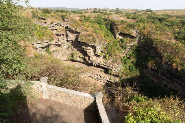 Tawi Atayr Sinkhole