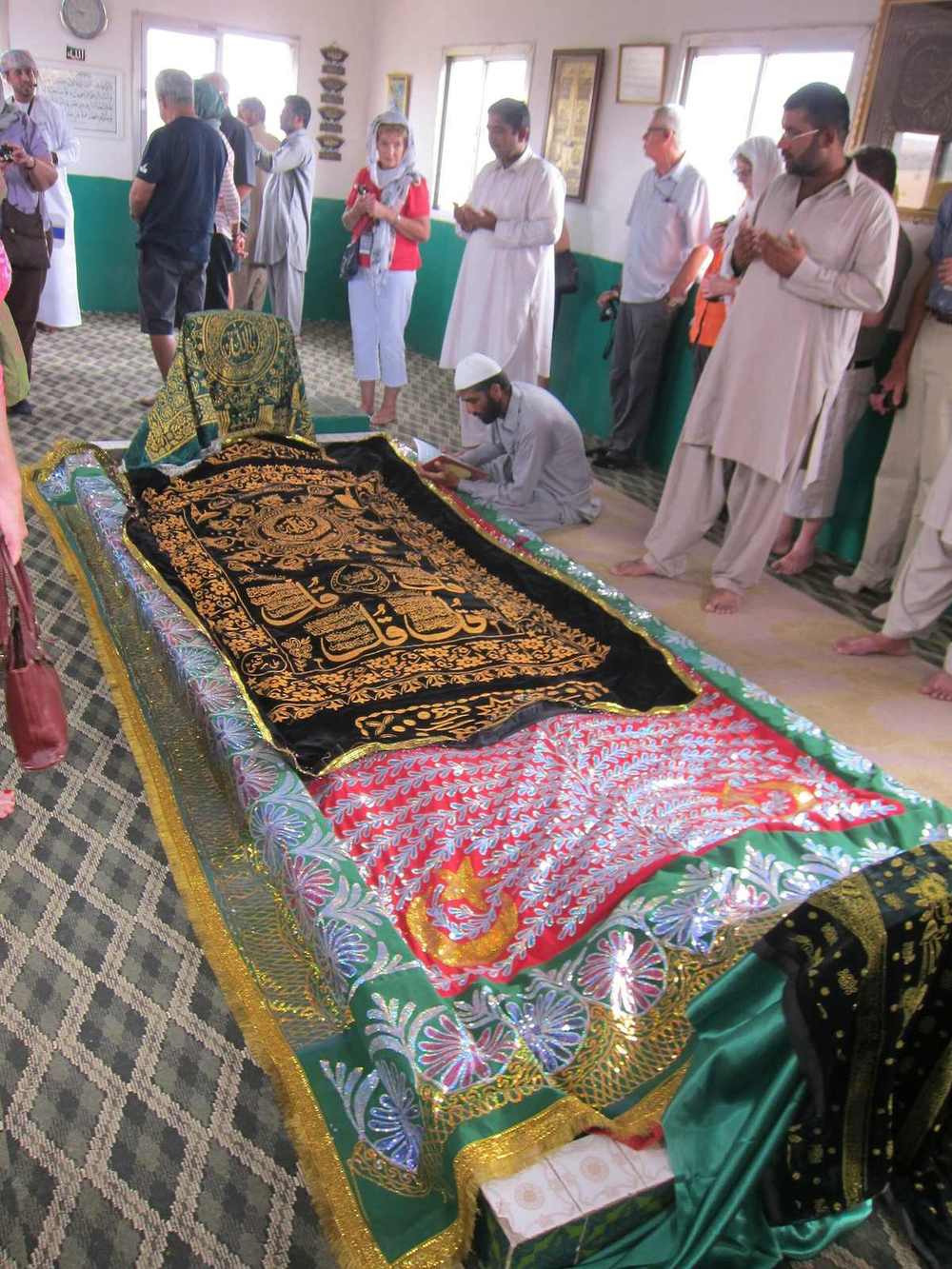 ضريح النبي أيوب — Job's tomb - interior.JPG