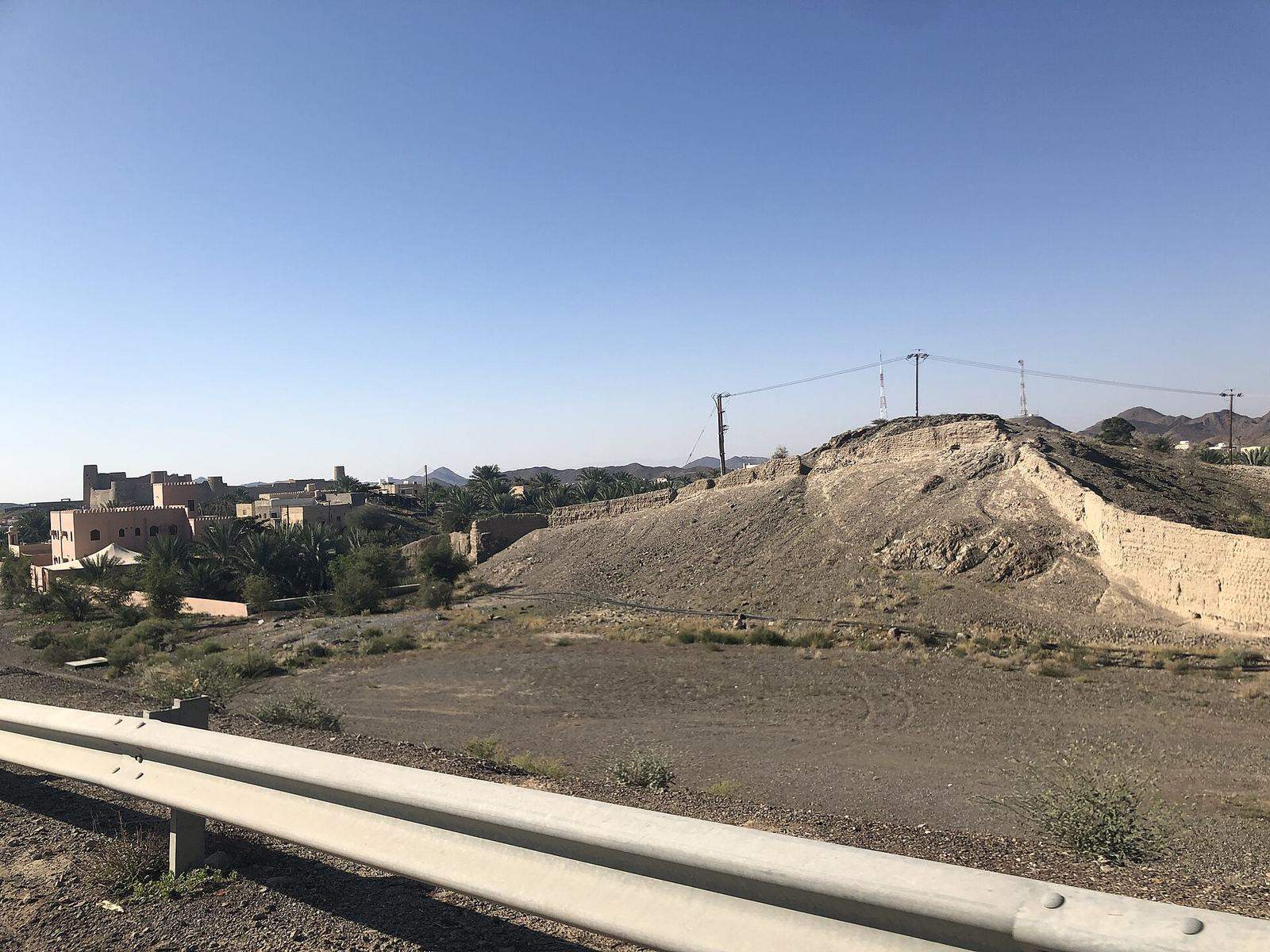 View on Bahla and fort — Walls in Bahla 03.jpg